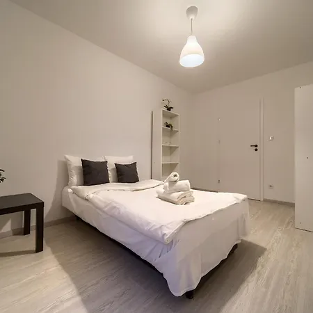 アパート Madalinskiego Comfort By Bookinghost